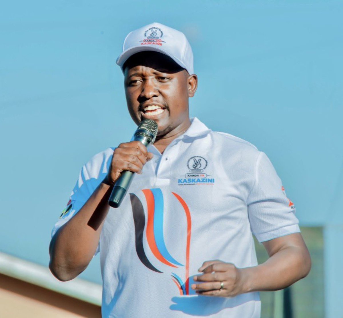 Twaha_Mwaipaya's tweet photo. Nimepewa taarifa kuwa Mkurugenzi wa oganaizesheni  na uchaguzi John Pambalu kwa sasa anasafarishwa na jeshi la Polisi akirudishwa Dar es salaam. https://t.co/N13sSfbi1t