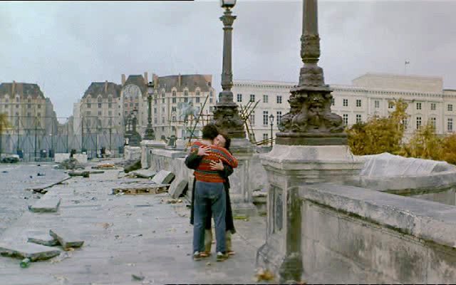 zhrazere's tweet photo. “Merhaba…seni rüyamda gördüm,aşk uyandırdı beni.”
🎬Les Amants du Pont-Neuf https://t.co/Almv1VA0YJ