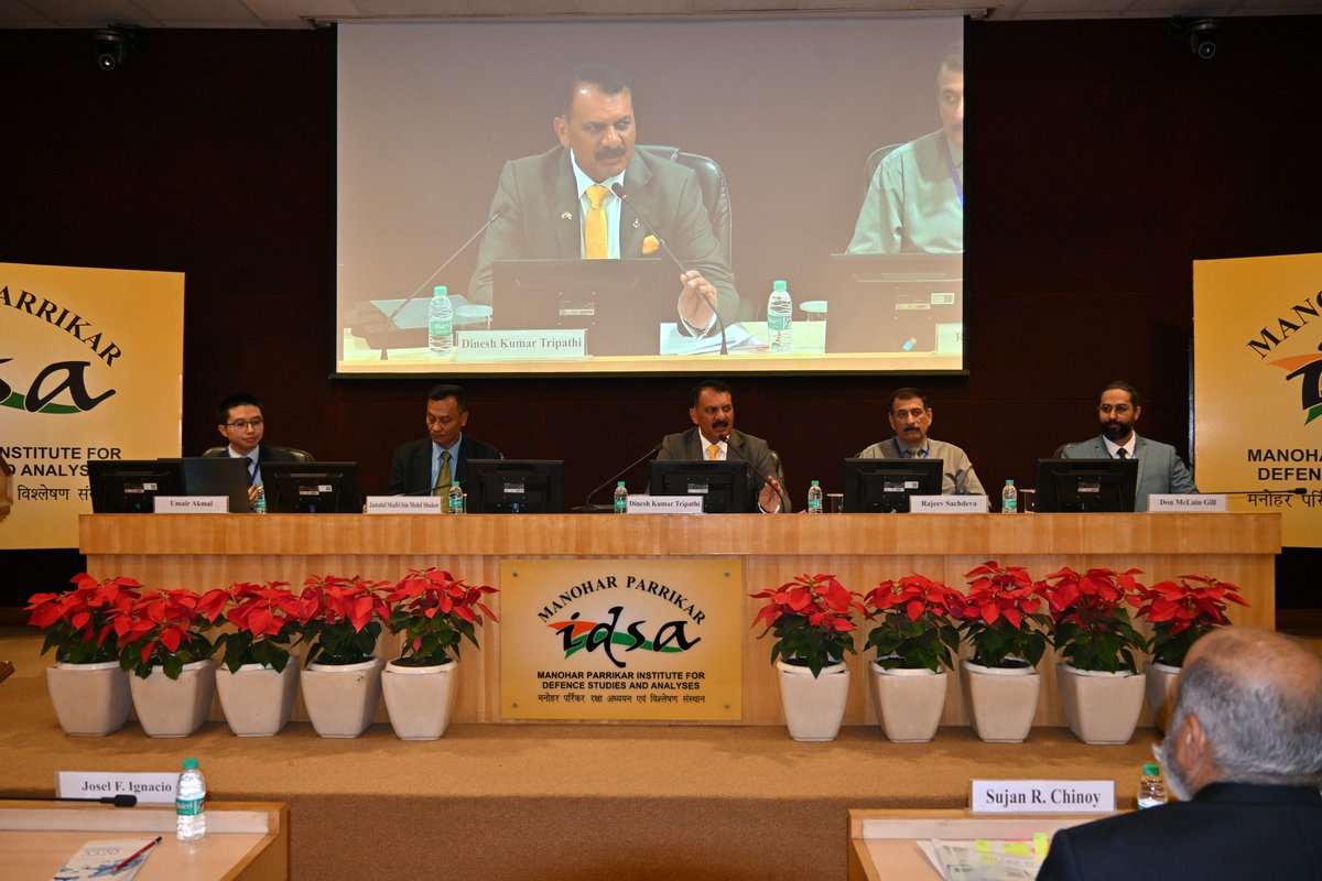 IDSAIndia's tweet photo. Chairing Session III, Admiral Dinesh K. Tripathi, Former Chief of Naval Staff, Chairman @nmfindia , emphasised that climate-induced disruptions are no longer distant scientific projections or abstract environmental concerns. They have become immediate operational realities that directly tests coastal infrastructure, supply chain resilience and human security. 

Guided by its #Mahasagar doctrine, India remains a trusted security partner and first responder at sea. Mitigating these risks demands not just goodwill, but interoperability, information sharing and institutionalised coordination.
#ASEANIndiaDTTF #IndiaASEAN #MaritimeSecurity #HADR #MaritimeDomain