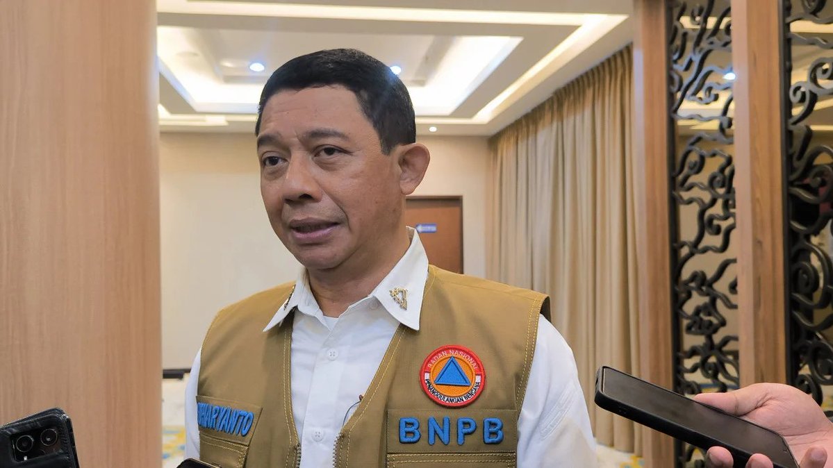 LambeSahamjja's tweet photo. BIG BREAKING NEWS
KPK TETAPKAN ADIK KEPALA BNBP JADI TERSANGKA DUGAAN KORUPSI PENGADAAN BARANG DAN JASA TERKAIT DANA SIAP PAKAI KEBENCANAAN

barang bukti: uang tunai sekitar rp 1,4 miliar dan logam mulia emas (batangan dan tabungan emas), jumlah emas masih dihitung https://t.co/O4vgRlohCD