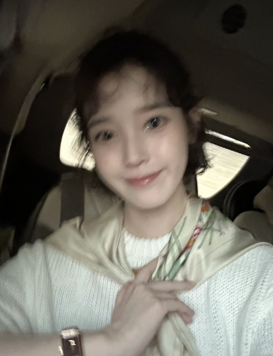 iuedelweiss's tweet photo. 베리즈에 징니가 올려준 사진!

#아이유 #IU https://t.co/JGcxDlFiU8