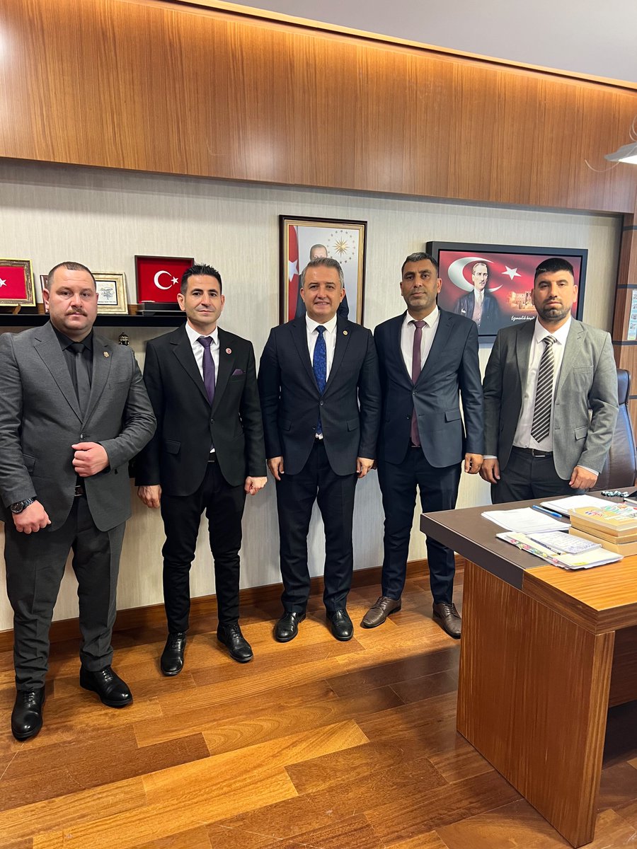 KepsenResmi's tweet photo. Genel Başkanımız Olcay Çelik, Genel Başkan Vekilimiz Sercan Karaboğa, Genel Başkan Yardımcımız Ersin Atlı ve Yönetim Kurulu Üyemiz Uğur Kalbur; AK Parti İstanbul Milletvekili Sayın İsa Mesih Şahin’i ziyaret etti.
​Ziyarette; Başta Yardımcı Hizmetler Sınıfı (YHS) ve Üniversite Personelinin Tayin Hakkı olmak üzere kamu çalışanlarımızın haklı taleplerini ve çözüm önerilerimizi Sayın Vekilimize ilettik.
​Nazik ev sahipliği ve ilgileri için Sayın @isamesihsahin’e teşekkür ederiz. 

#YardımcıHizmetlerSınıfı
@Yusuf__Tekin @mebpgm @YuksekogretimK @erolozvar @batikanaksoy 
@RTErdogan @hasandogan
@eczozgurozel @csgbakanligi @MDervisogluTR @dbdevletbahceli @MevlutCavusoglu
@ErbakanFatih
@cevdetyilmaz @ComezTurhan @gamzetascier @hasanozturkmen
@melih_meric @gamzeilgezdi @aefakibaba @Mahi_Nur @mustafaelitas
@isikhanvedat
@yilmaztunc
@leylasahinusta
@avomerozmen
@abdullahguler_
@MhpTbmmGrubu
@oktay_saral @cenginyurt52
@Mehmetasila19 @DoganBekin
@mehmetucum
@Y_Akdogan
@drsoysal
@farukozcelikgsb
@MKalayci42
@ifarukaksu
@alikeskinkilic
@belginuygur10
@selcukktepeli
@fethigurer @selcukozdag @SalihUzunDr @avidrissahin @abdulhamitgul @memetsimsek
@Cem__Sahin @MehmedAltinoz