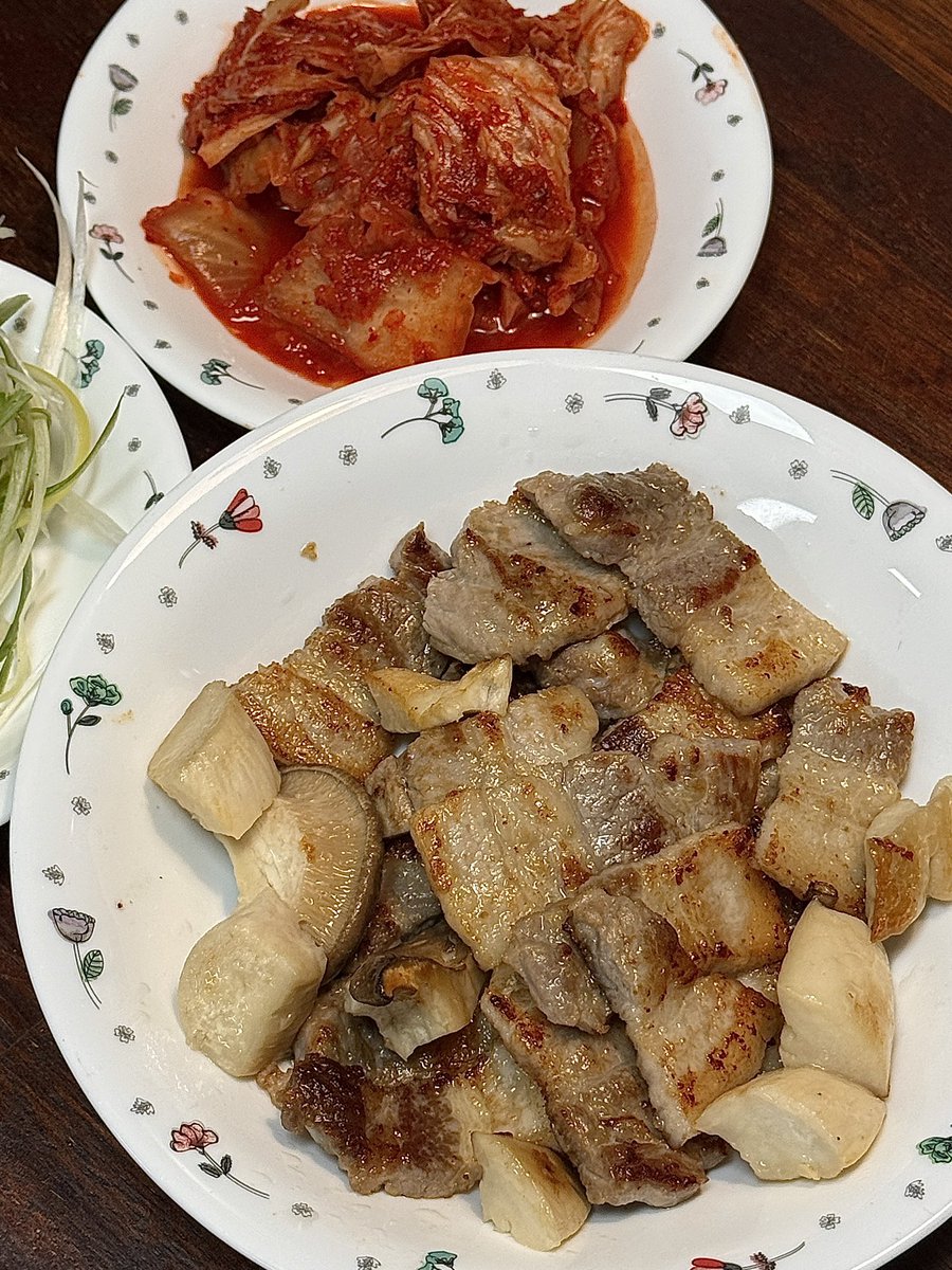 nyam0987z's tweet photo. 집에서 구운 삼겹살 https://t.co/EA2MEUPuPJ