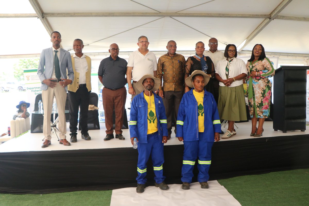 environmentza's tweet photo. Working for Water goes in-house, right here in King Cetshwayo!

Today at Phobane Dam, Deputy Minister Narend Singh launched the Working for Water In-House Model Pilot Project. Cllr S.Z. Dlamini, Mayor of King Cetshwayo District Municipality, was part of today’s event.

Our participants received their full PPE and tools of trade, so they can do this vital work safely and with pride.

#WorkingForWater #InvasiveSpeciesAwareness  #ProtectOurWater #KingCetshwayo #DFFE #uMngeniuThukelaWater