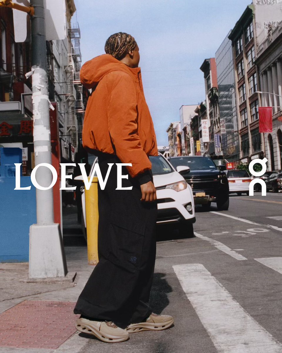 uptod4te's tweet photo. LOEWE x On 26FW コラボコレクションが国内10月14日（水） ／10月15日（木）より発売。【 ロエベ オン 新作 】
https://t.co/D7USs8XfAt https://t.co/zomGMvihpE