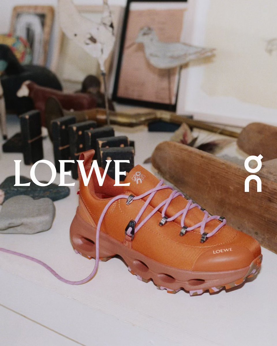 uptod4te's tweet photo. LOEWE x On 26FW コラボコレクションが国内10月14日（水） ／10月15日（木）より発売。【 ロエベ オン 新作 】
https://t.co/D7USs8XfAt https://t.co/zomGMvihpE
