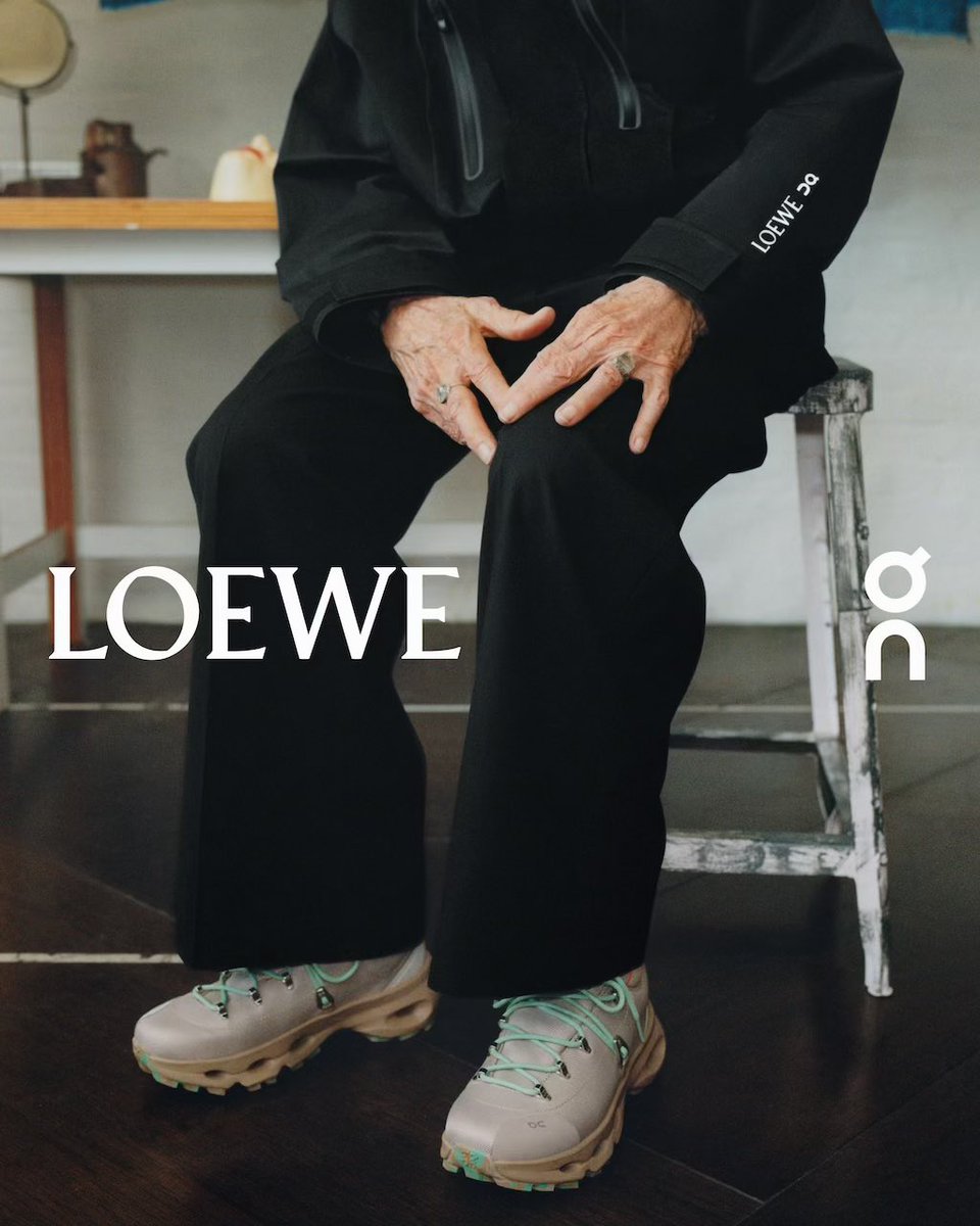 uptod4te's tweet photo. LOEWE x On 26FW コラボコレクションが国内10月14日（水） ／10月15日（木）より発売。【 ロエベ オン 新作 】
https://t.co/D7USs8XfAt https://t.co/zomGMvihpE