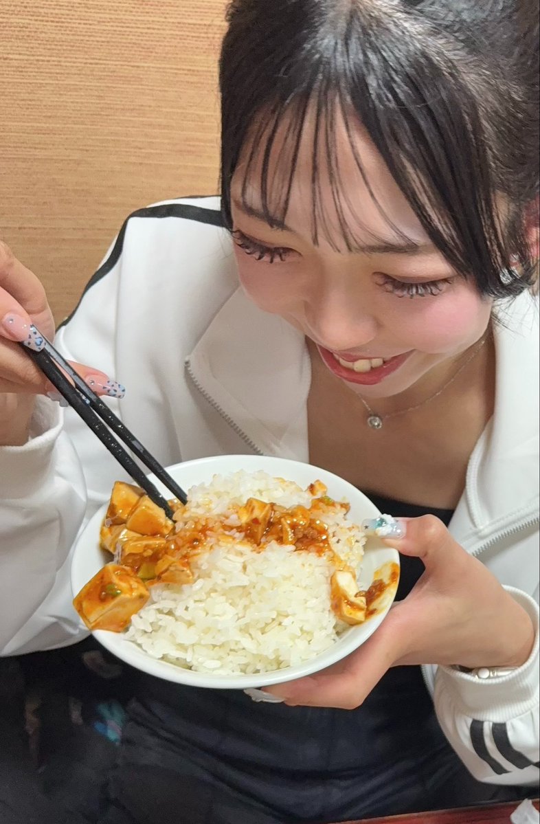 _yumi_shuwa_'s tweet photo. みんな1日お疲れ様🩵🥹
麻婆豆腐と白米で麻婆豆腐丼にしちゃってる私です🍚
中華ってほんとに美味しいよね🤤エビチリ食べたくなってきた🍤
#アイドル #仙台 #おいしい #食いしん坊 #中華 https://t.co/y5AkLkt1AY