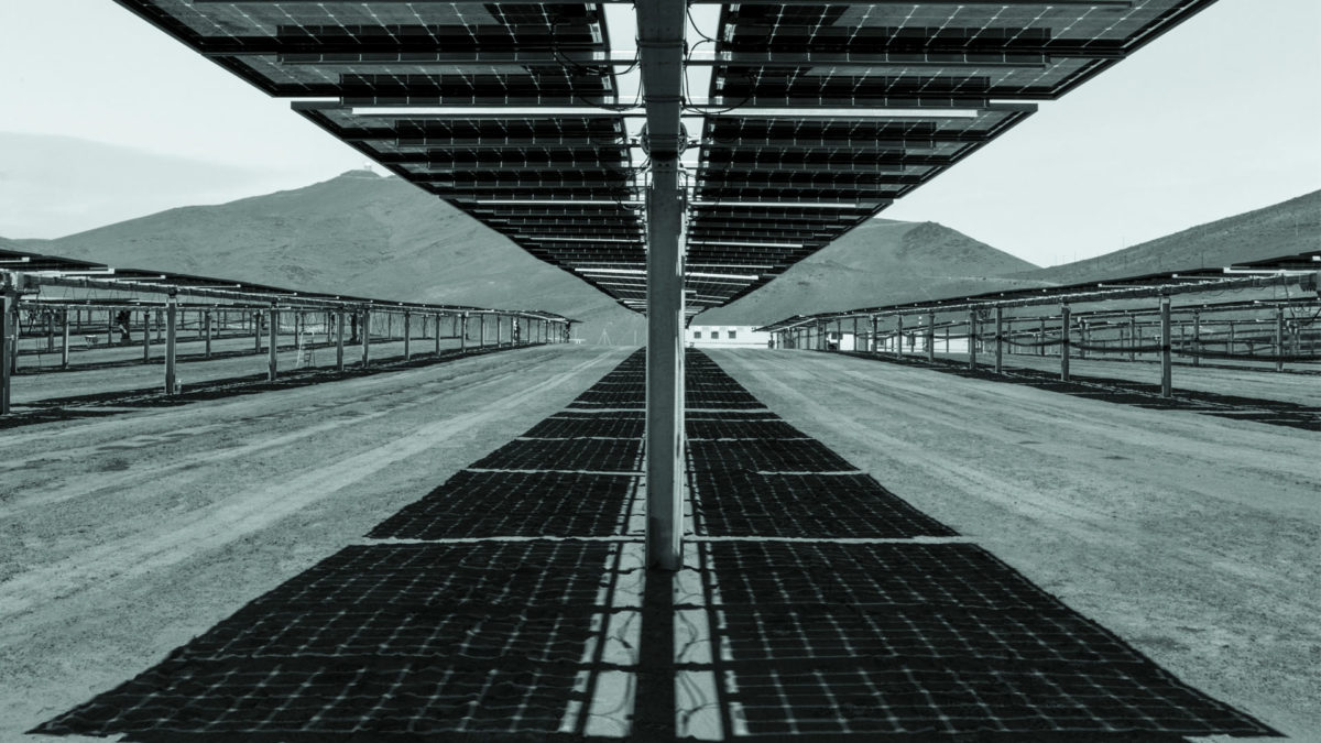pvmagazine's tweet photo. Study reveals up to 15% gap between expected and actual bifacial gains in utility-scale PV: Researchers in Spain have found that the effective bifaciality of solar modules in utility-scale PV plants can be up to 15%… 🔗 Link in Bio #Photovoltaics #EnergyStorage #RenewableEnergy https://t.co/FmbBBOQgfX