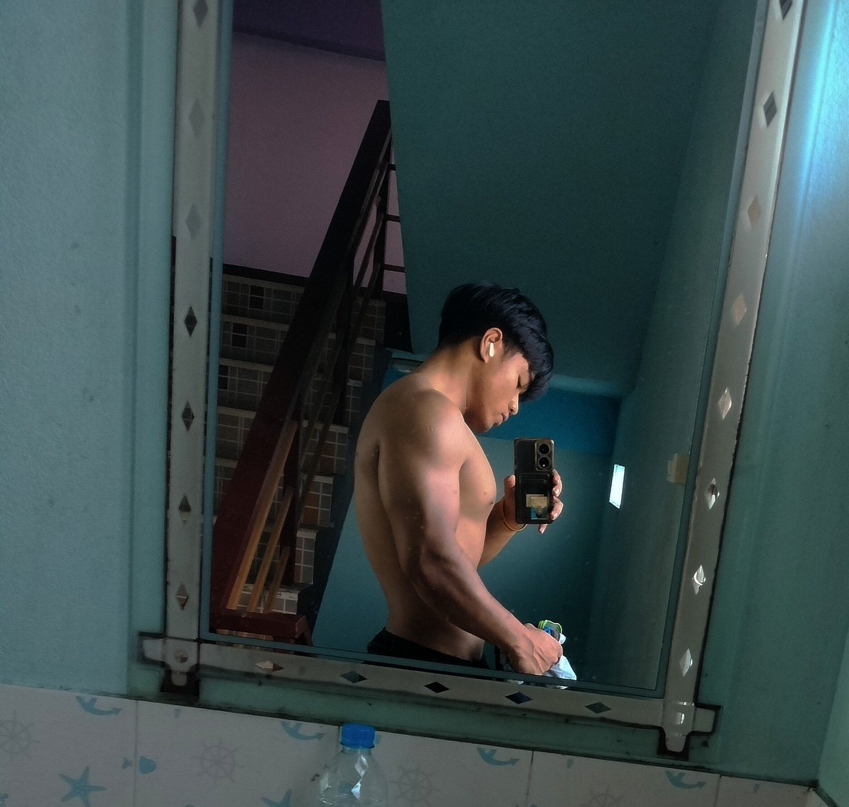 kew2546's tweet photo. มุมทำไมดูผอม🤨 https://t.co/wrYzhis3Jf