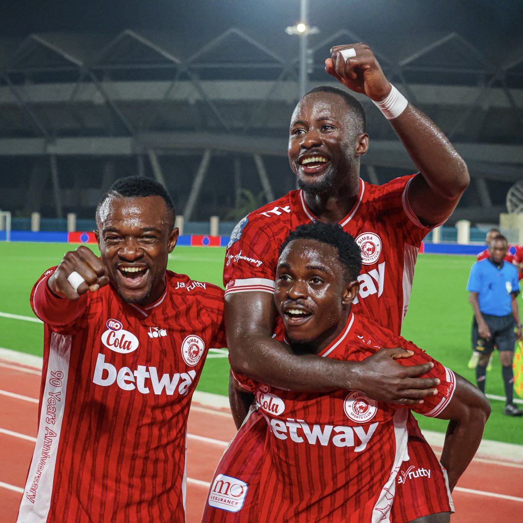 SimbaSCTanzania's tweet photo. Wanatamani kusema Mashujaa wabovu lakini wakikumbuka ya Jumamosi wanaishiwa pawa 😂 #NguvuMoja https://t.co/KYGgdLXwE1