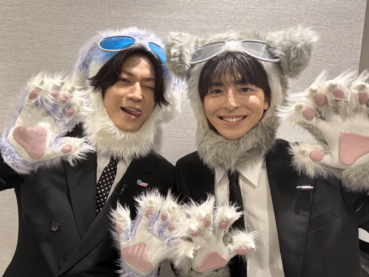 K_KAMEofficial's tweet photo. 今週の「ワンにゃフル」はご覧いただけましたか？

ゲストの高杉真宙さんとのオフショット公開📸

見逃した方はTVerでもご覧いただけます！

🔗https://t.co/MAxFtsCMwN

亀梨スタッフ🐶 https://t.co/GOP589LPfZ