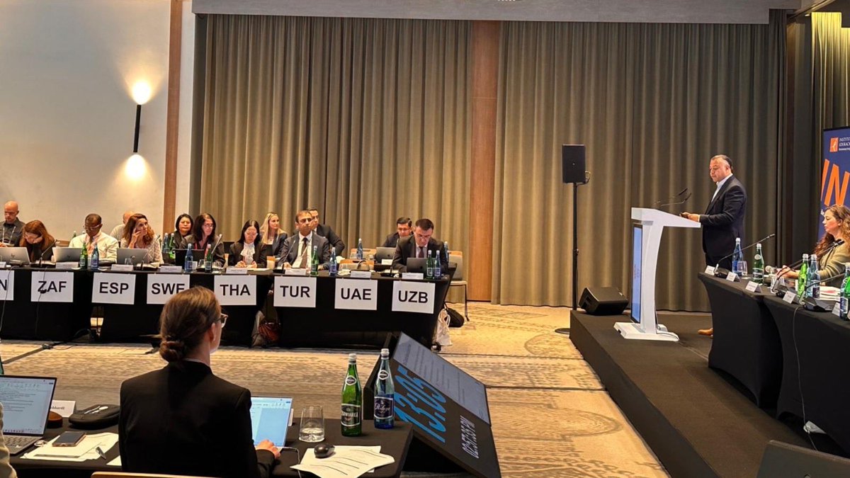 mebodsgm's tweet photo. 67. IEA GENEL KURUL TOPLANTISI VARŞOVA'DA YAPILDI

Üyesi bulunduğumuz Uluslararası Eğitim Başarılarını Değerlendirme Kuruluşu (IEA) tarafından düzenlenen 67. IEA Genel Kurul Toplantısı 5-7 Ekim 2026 tarihleri arasında Polonya'nın başkenti Varşova'da gerçekleştirildi.

Ülkemizi temsilen Genel Müdürümüz Sayın Erdal Kılınç'ın katıldıkları ve IEA üyesi 60'tan fazla ülke temsilcileri ile ortak kuruluşların gözlemcilerini bir araya getiren Genel Kurulda IEA tarafından yürütülen ve planlanan uluslararası izleme araştırmalarındaki güncel gelişmeler ile kuruluşun gelecek dönem çalışmaları ele alındı.

Üç gün süren Genel Kurulda TIMSS 2027, PIRLS 2026, ICILS 2028, ICCS 2027 ve LaNA araştırmalarında yürütülen çalışmalar ve güncel gelişmelerin yanı sıra TIMSS ve PIRLS'in 2031 döngülerine yönelik hazırlıklar değerlendirildi.

Uluslararası Eğitim Başarılarını Değerlendirme Kuruluşu (IEA) araştırmalarından elde edilen verilerin eğitim politikalarının geliştirilmesinde ve eğitim sistemlerinin iyileştirilmesinde daha etkin kullanılmasına yönelik görüş ve deneyimlerin paylaşıldığı toplantılarda Genel Müdürümüz Sayın Kılınç'a Genel Müdür Yardımcısı Umut Erkin Taş eşlik etti.

@tcmeb 
@Yusuf__Tekin 
@farukyelkenci 
@erdalkilinc27