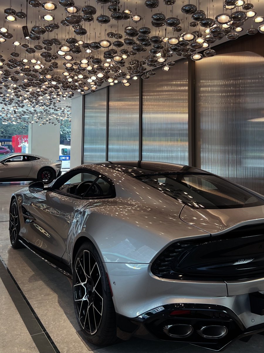 competitionreal's tweet photo. Aston Martin Vanquish ✨ https://t.co/CN4VcYoyIv