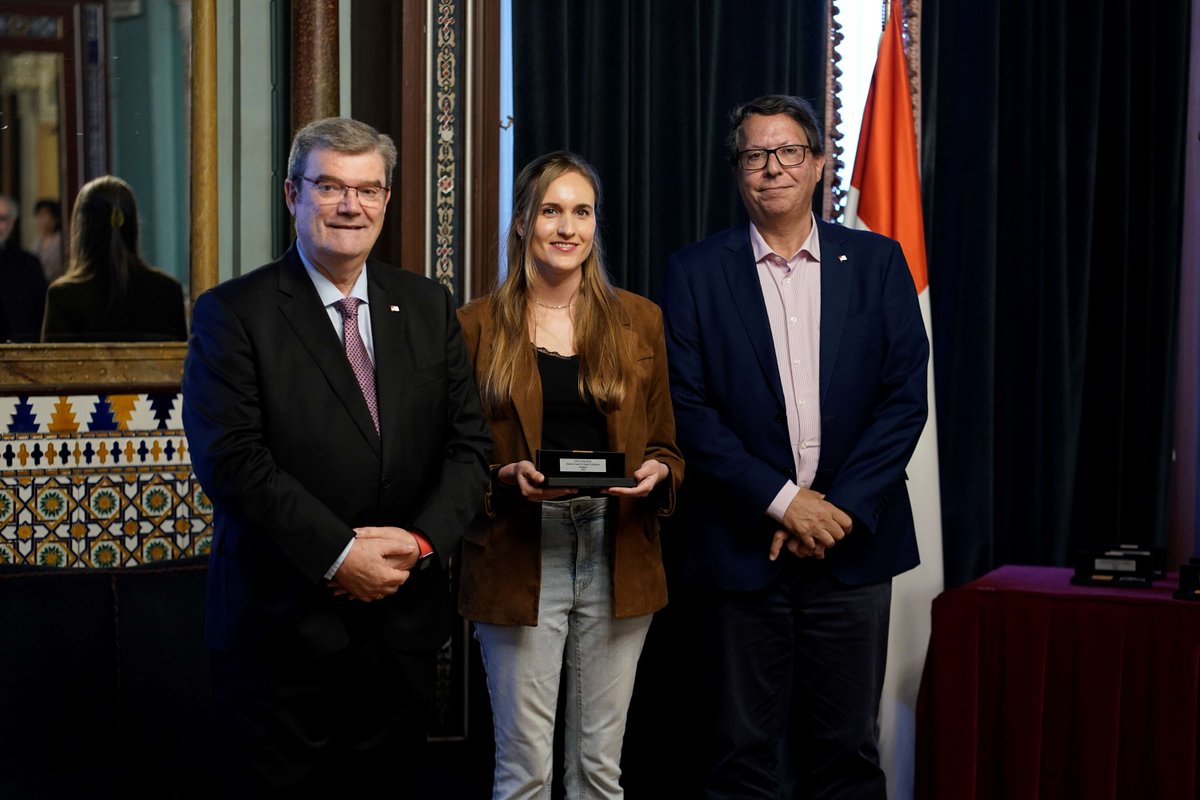 bilbao_udala's tweet photo. 📚 Bilbok Gabriel Aresti oroitu du bere Ipuin Lehiaketaren 43. edizioan

🏆 Euskaraz, Esti Vivancok irabazi du «Arestiren etxean» lanarekin, eta, gaztelaniaz, Francisco Ayudarte Granadosek «La última sustitución» lanarekin.

🔗 Informazio gehiago: https://t.co/qF9JxBOd7Z https://t.co/bEC2oXcp4O