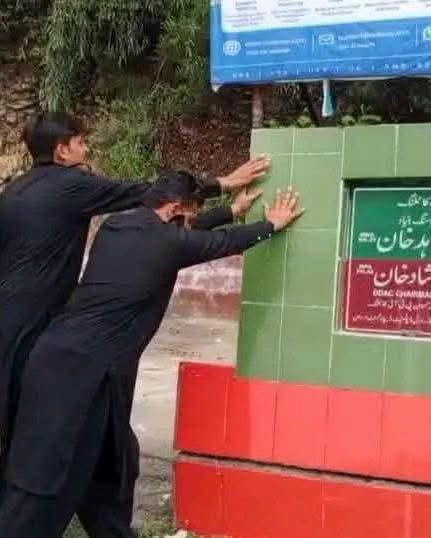 IqbalAfridiPTI's tweet photo. موجودہ اپریشن دہشت گردوں کے خلاف نہیں ۔ فاٹا میں اپریشن 2004 سے شروع ہے ، اب تک جاری ہے۔ موجودہ اپریشن یہ تحریک انصاف کے خلاف اپریشن ہے ہم اس کو مسترد کرتے ہیں ۔
 ایم این اے اقبال آفریدی https://t.co/ACqkacSQx0