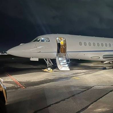 republiqueBRA's tweet photo. 🚨 🛫 Flávio Bolsonaro estava cadastrado como “usuário master” da conta bancária de uma empresa que detinha um terço do jato utilizado por ele para viajar dos EUA ao Brasil, em janeiro de 2025; um dos proprietários da aeronave era Daniel Vorcaro. https://t.co/3D0ZePaFTC