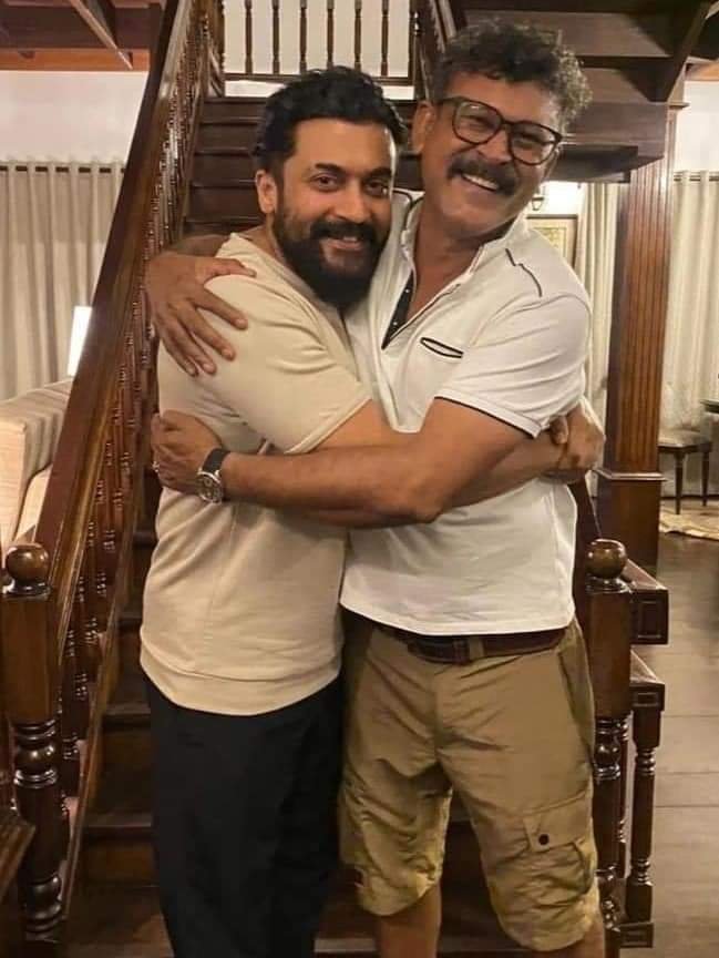 kayaldevaraj's tweet photo. October 15th 

#AjithKumar #Vijay #Suriya

#Milan #RIPMilan

#VidaaMuyarchi Art Director Milan Sir, 3rd Year Death Anniversary 

விஜய், அஜித் குமார், விக்ரம், சூர்யா, ஜெயம் ரவி போன்ற முன்னணி ஹீரோக்களின் படங்களின் ஆர்ட் டைரக்டர் மிலன் அவர்களின் 3வது ஆண்டு நினைவு நாள்.

@directorsiva @Suriya_offl