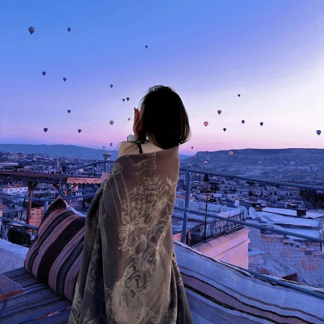 AkoDoox's tweet photo. 慢悠悠坐在运城 茶饮店，对面男生数次朝这边投来目光，女孩子的小疑惑又上来了 #运城 
07.4 https://t.co/co7CVRZa0C
