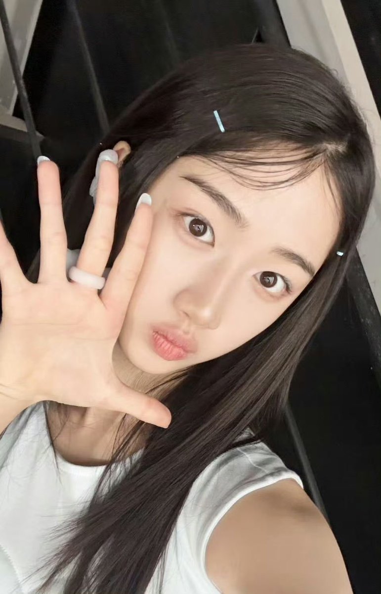 AYUNE_YU's tweet photo. 이렇게 보니까 또 엄청 애기인거 실감된다.. https://t.co/6dUAcIzU9p