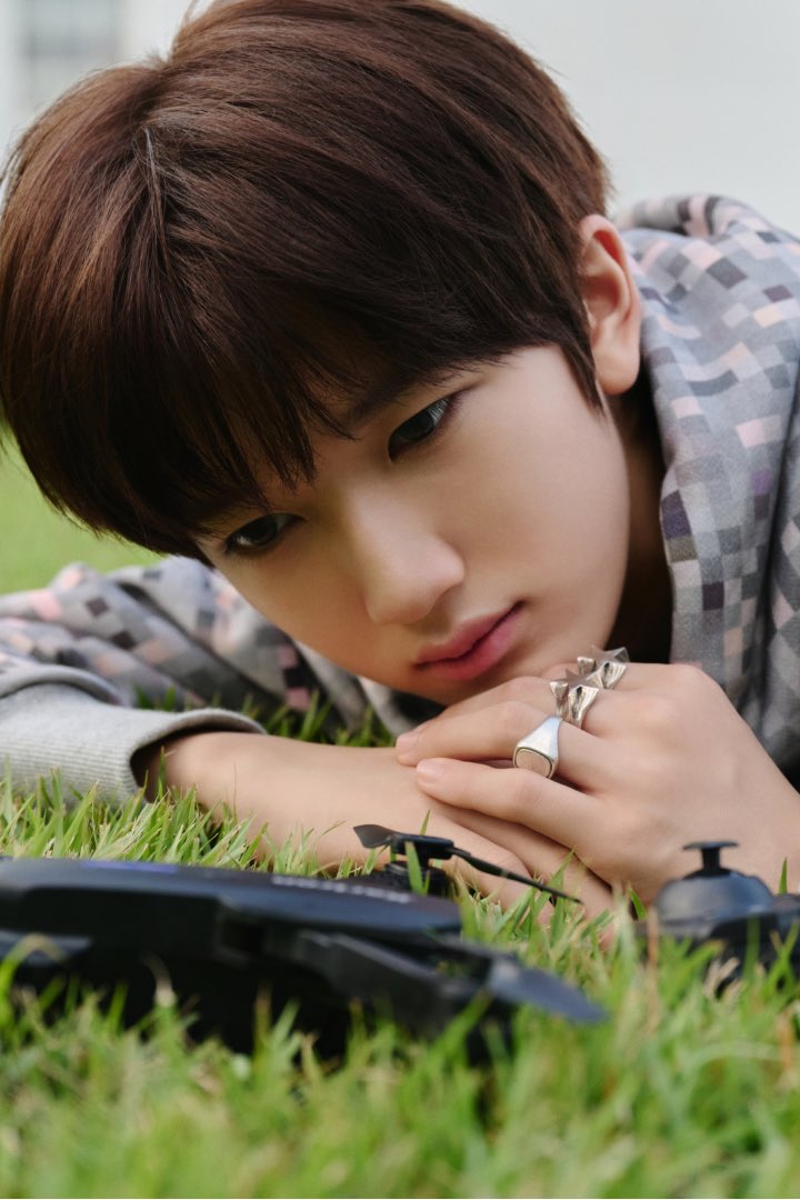 signtoml's tweet photo. 멀 그렇게보니.. ㄱㅇㅇ🥺 

#ayden https://t.co/nfNlFLzilJ