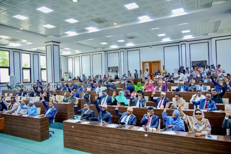mogadishueye's tweet photo. #Somalia's House of the People has approved the Rape and Sexual Misconduct Bill during today's parliamentary session.

The legislation passed with 132 votes in favor, 3 against and 5 abstentions, marking a significant step in the country's legislative process. https://t.co/UHPB5c6GlR
