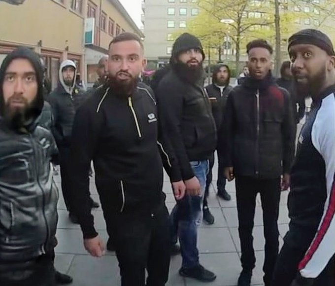 JBemfair's tweet photo. Quelques "lycéens" mécontents lors de la manif. d'hier ! https://t.co/y0rUgcFQwV