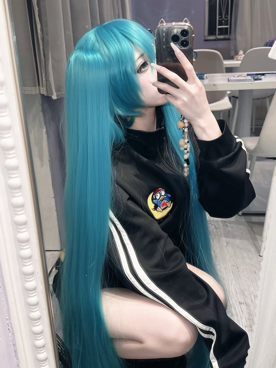 hE_Beee_'s tweet photo. Miku🩵 #初音ミク #cos https://t.co/WnEijimzeH