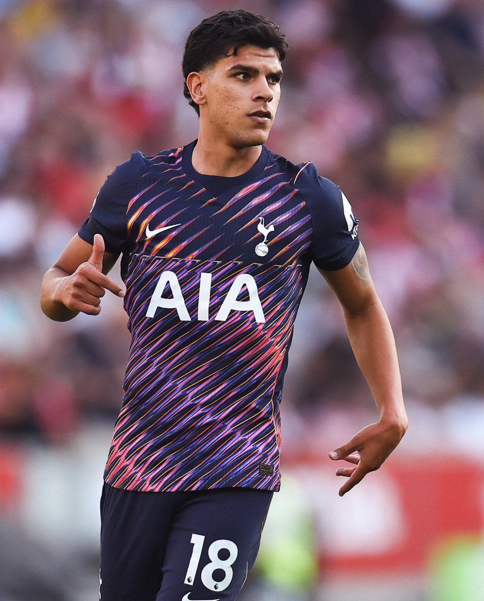 HotspurLane's tweet photo. Mateus Fernandes for #THFC so far in the Premier League this season:

Brentford (A) - Benched, played 45 minutes.

Newcastle (H) - Played full 90’

Forest (A) - Benched, played 7 minutes.

Everton (H) - Started, played 63 minutes

Aston Villa (H) - Started, played 45 minutes. 

Man United (A) - Benched, played 5 minutes.

Questions need to start being asked as to why he’s only completed 90 minutes ONCE in the Premier League season, barring in mind he didn’t play in the World Cup in the summer…🤷‍♂️