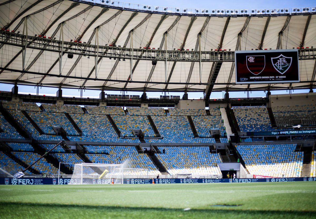 futebol_info's tweet photo. 🚨 Agora | Flamengo e Fluminense alegam no STJ que temem que Vasco x Boca abra caminho para qualquer clube jogar no Maracanã: "PRECEDENTE PERIGOSO"

O Consórcio Fla-Flu alega que a decisão pode permitir que outros clubes consigam liminares, inclusive durante períodos de manutenção, o que prejudicaria o planejamento do estádio.

A dupla afirma que impedir a partida seria de "INTERESSE PÚBLICO". Sustenta ainda que, se seu interesse fosse financeiro, defenderia a realização do jogo, já que receberia aluguel.

A Conmebol mantém ASSUNÇÃO, no PARAGUAI, como plano B caso haja uma nova mudança judicial.

🗞️ @ESPNBrasil 
📸 Gilvan de Souza/CRF