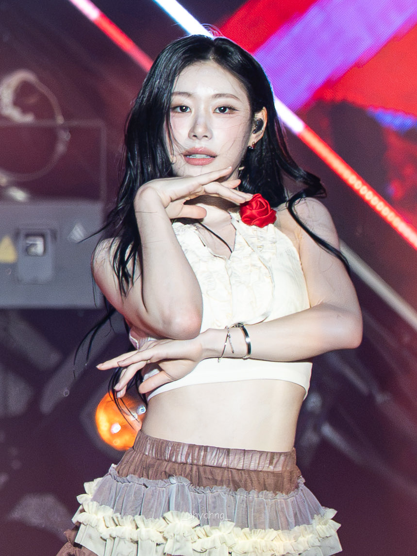 _shyahng_'s tweet photo. 不知道被什麼攻擊的領

20260927 KRAZY Music Festival
#ITZY #있지
#Chaeryeong #채령 https://t.co/B1epzQODdD