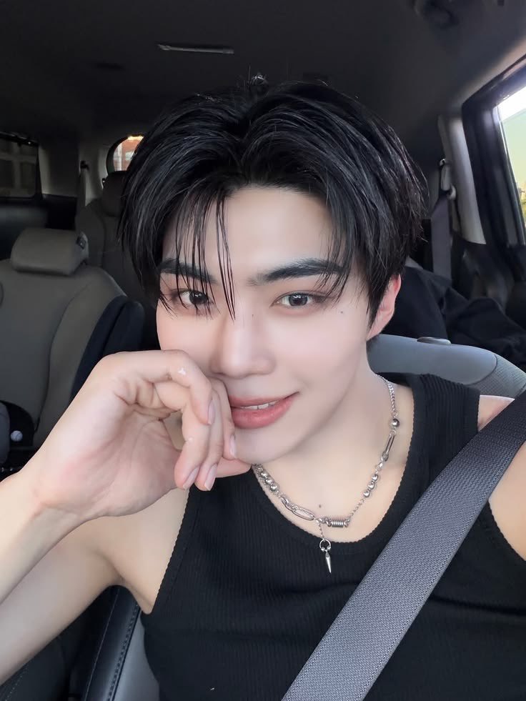 GUNWOOKglees's tweet photo. @MARTINglees Srsly gw seganteng ini 🥹 https://t.co/Q8fLBZKKvb