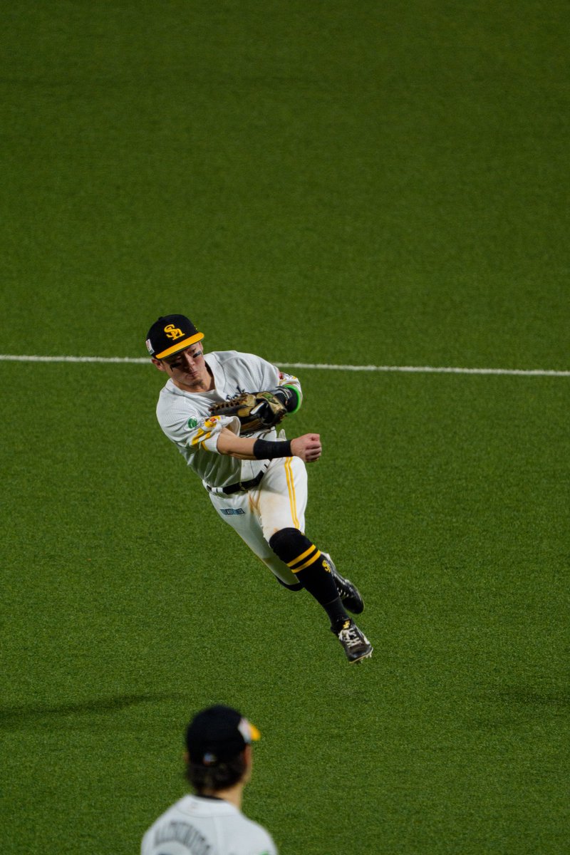 jei_hawks's tweet photo. どんな体幹やねん(CV:ダイアン津田
#sbhawks #全員でゼンシン #牧原大成 https://t.co/HkFDwE0W3R