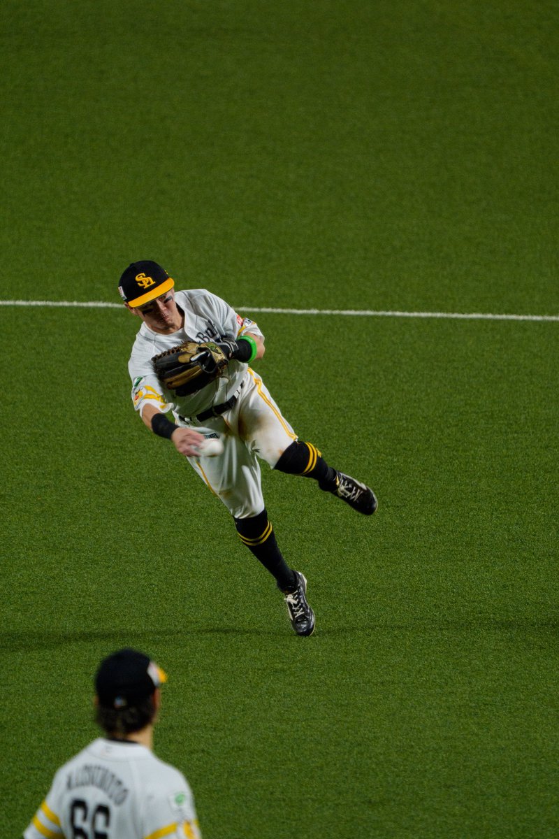 jei_hawks's tweet photo. どんな体幹やねん(CV:ダイアン津田
#sbhawks #全員でゼンシン #牧原大成 https://t.co/HkFDwE0W3R