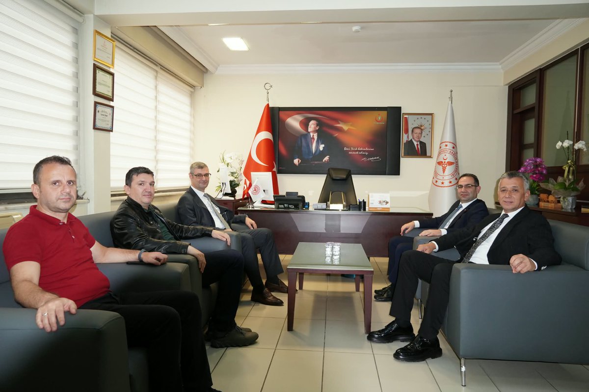 giresunism's tweet photo. İl Sağlık Müdürümüz Dr. Öğr. Üyesi İskender Aksoy; Halk Sağlığı Hizmetleri Başkanı Dr. Ünal Özek, Destek Hizmetleri Başkanı Mehmet Şahin ve Halk Sağlığı Hizmetleri Başkan Yardımcısı Bekir Bulut ile birlikte Ordu’da bir dizi ziyarette bulundu.

Gerçekleştirilen ziyarette Ordu Halk Sağlığı Hizmetleri Başkanı Uzm. Dr. Ömer Ufkun Yıldırım, Halk Sağlığı Hizmetleri Başkan Yardımcısı Uzm. Dr. Volkan Karabacak, Halk Sağlığı Hizmetleri Başkan Yardımcısı Uzm. Dr. Gökhan Altınel, Ordu Devlet Hastanesi Başhekimi Op. Dr. Gürol Köroğlu ve Ordu Ağız ve Diş Sağlığı Merkezi Başhekimliği görevine atanan Dt. Pınar Kahyaoğlu Duman’ı ziyaret etti.

Hayırlı olsun ve nezaket ziyareti kapsamında gerçekleştirilen görüşmelerde, sağlık hizmetlerinin etkinliğinin artırılması ve kurumlar arası iş birliğinin güçlendirilmesine yönelik karşılıklı değerlendirmelerde bulunuldu.

Nazik ev sahiplikleri dolayısıyla kendilerine teşekkür ederiz.