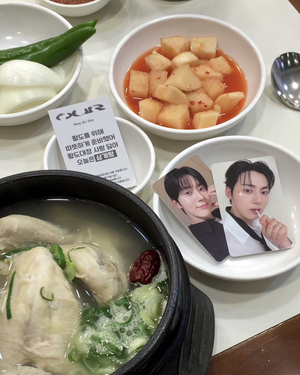 8hmm9's tweet photo. 뮤뱅 ❤︎ 나 ❤︎ 황민현 https://t.co/LZE2EiF108