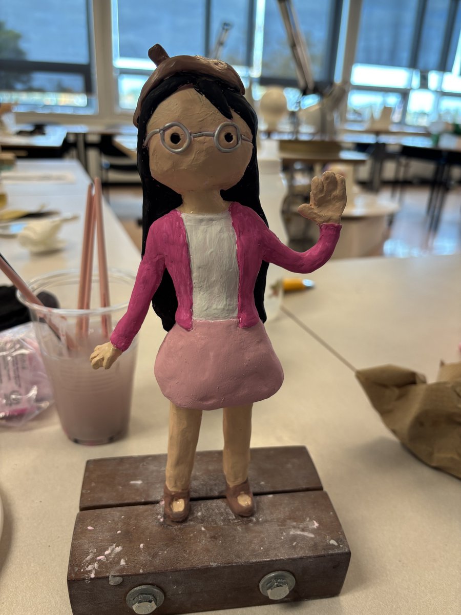 jezzie_dev's tweet photo. My sculpture is coming along, not finished though. I had to sculpt my OC inspired by Adventure Time (hence the noodle arms and legs) for this assignment. https://t.co/jSEwKdDZeD