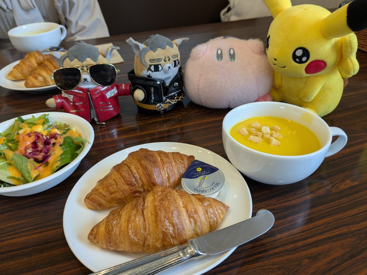 applerotte67211's tweet photo. 今日で私のBeat It SF観賞は終了😭
最後やはり泣いちゃいました😭
今日はマイケル初見の若い子ちゃんと観賞🎞️
🇺🇸育ちの彼女に翻訳を聞いたり映画の感想大会をしたり🥐🍝
仕事のイヤな事を忘れさせてくれる彼女と🎞️マイケルに感謝✨😭 https://t.co/neUOAas2oK