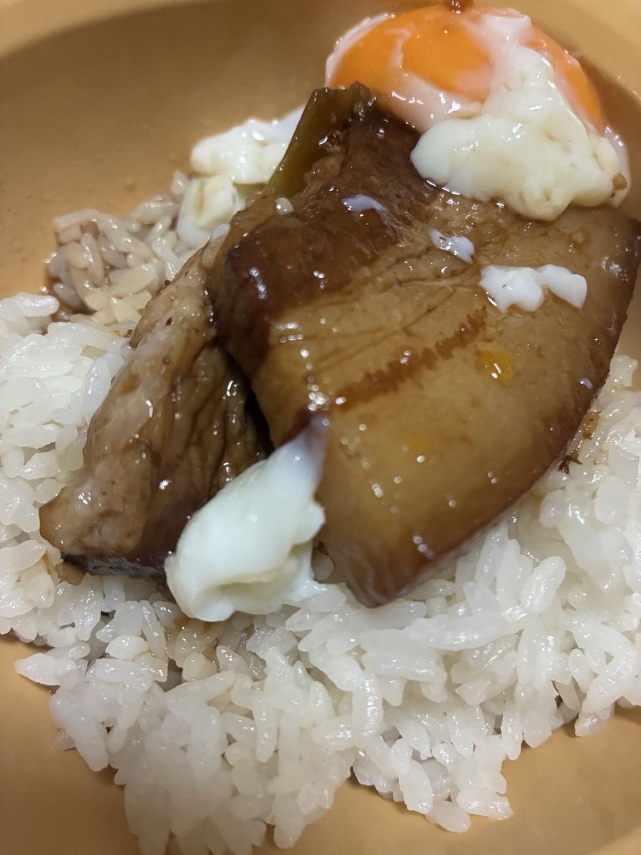 y_chan0_'s tweet photo. 今日の飯。角煮丼。 https://t.co/sfqBboyEJR