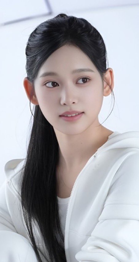 stac_y_'s tweet photo. 아니 히메키 얼굴 이런데 프로필사진 대체 왜 저렇게 찍으신거지 https://t.co/kph1z7NzLz