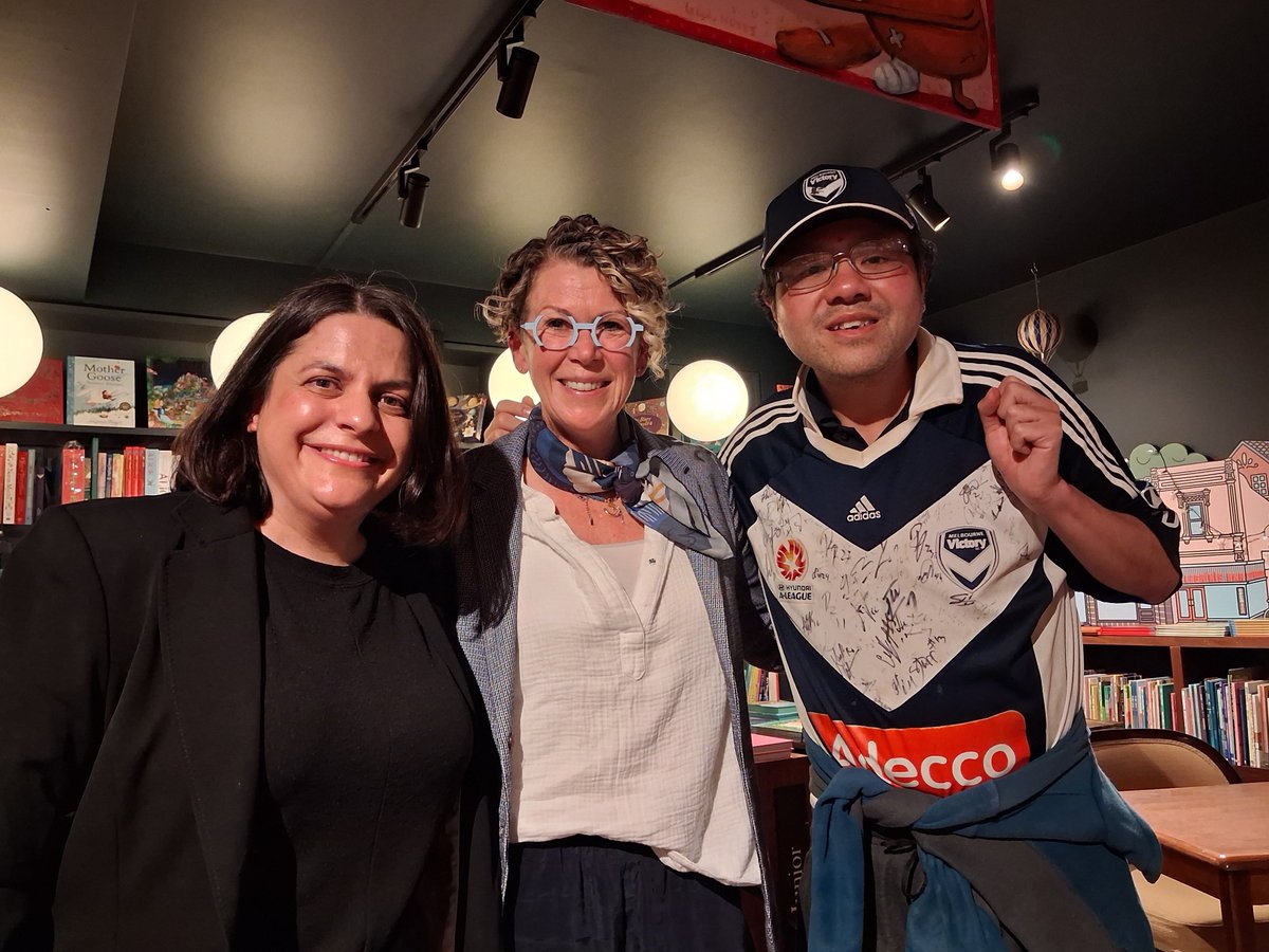 kennythedoosra's tweet photo. Thanks @rovinghaggis @masterchefau & #jaclyncrupi 4 coming 2 ur book launch @thetimes best selling book #scran @hachetteaus @hillcontentbook in @gomvfc b4 going 2 @afccl #afctwo game @aamipark #mvcvseo #mvcvfcs it was gr8 meeting u there GO VICTORY! #rovinghaggis #mvfc. https://t.co/Lj6QhPHp9e
