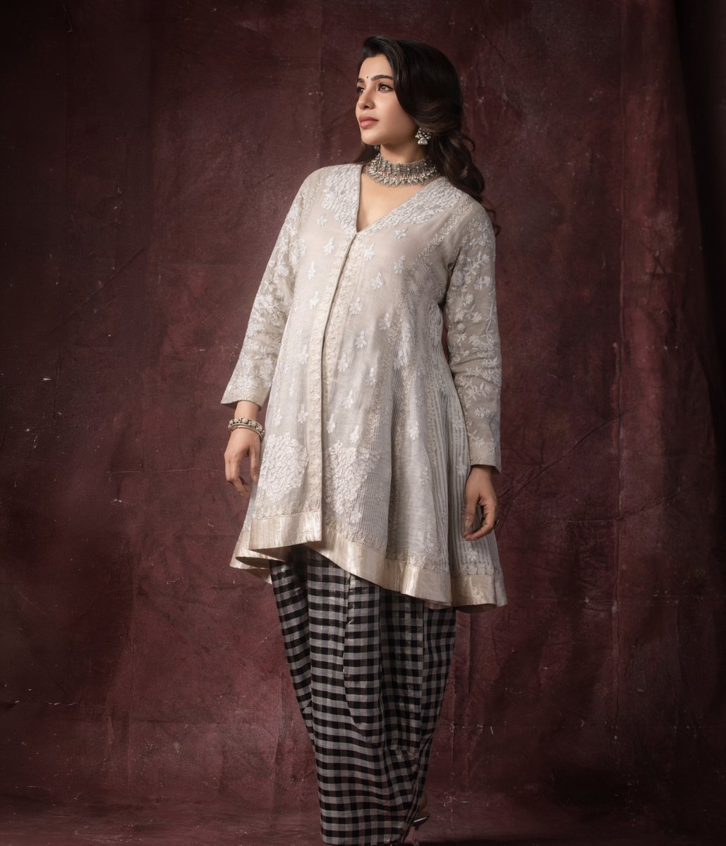 ThamizhPadam's tweet photo. Draped in delicate threads, awaiting for sweetest new chapter โจ๐ค
#SamanthaRuthPrabhu #MaternityGlow #MomToBe #GraceInGlow #MotherhoodJourney #Thamizhpadam #WhackedOutMedia @Samanthaprabhu2 https://t.co/d7PyWc6KWY