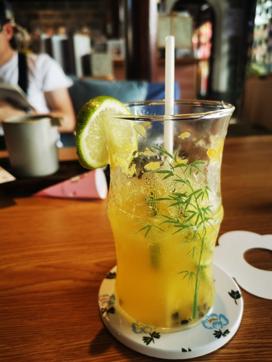munseol_a's tweet photo. 今日レモンを使った雷サワーを飲んだら、爽やかで疲れが吹き飛んだ！ https://t.co/F4qQAJrusU
