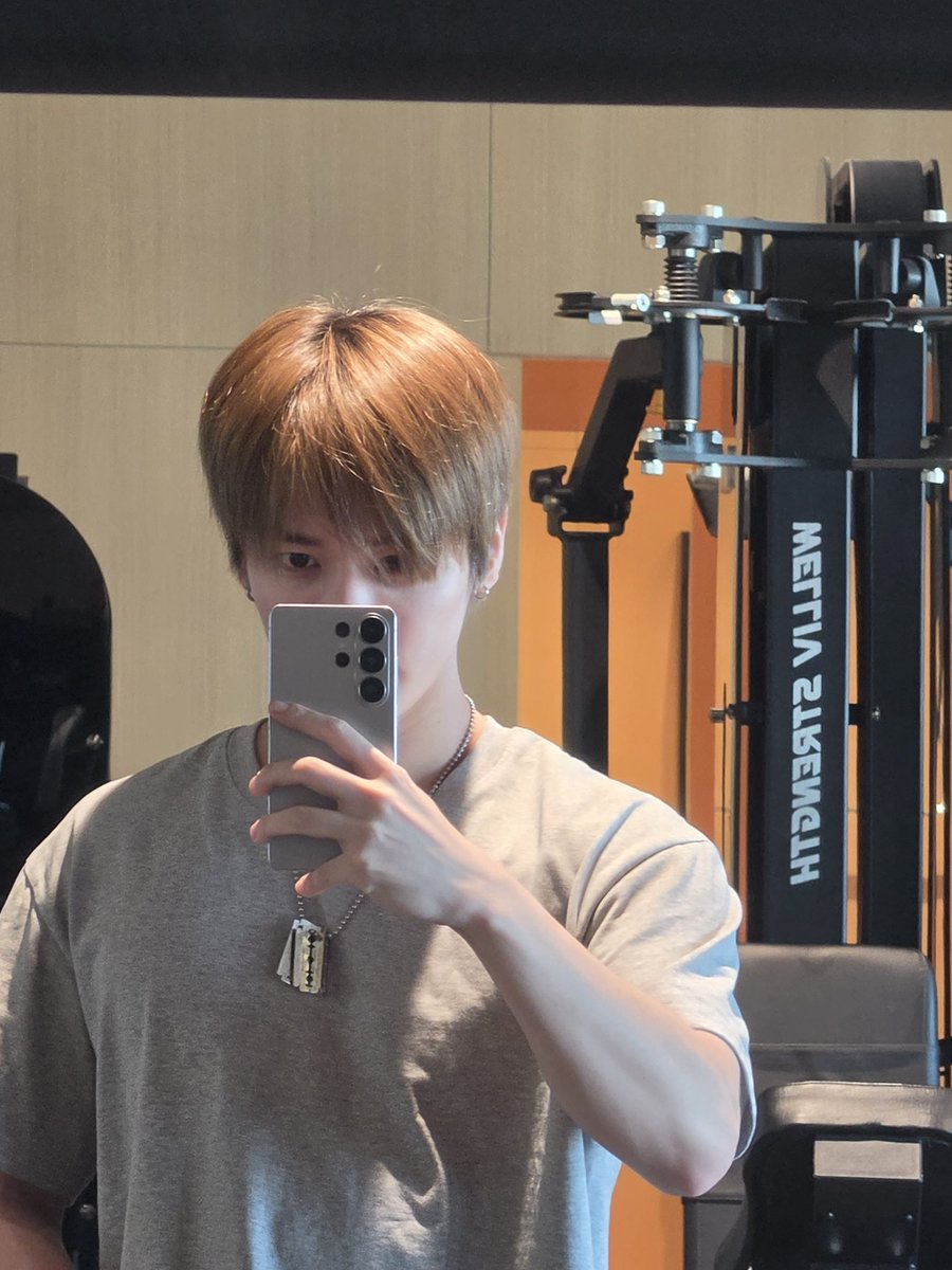 o1kmz's tweet photo. 260713 위버스DM 💌
운동 후 셀카 (&amp; 머리 자른거 자랑) https://t.co/D3zE2AIr2j