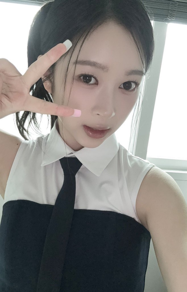 A2OLITE_INTL's tweet photo. 📸 261014 YOUNG Blooming Talk update 

#YOUNG #A2OLITE @A2O_LITE https://t.co/zQ5LymOh5Q