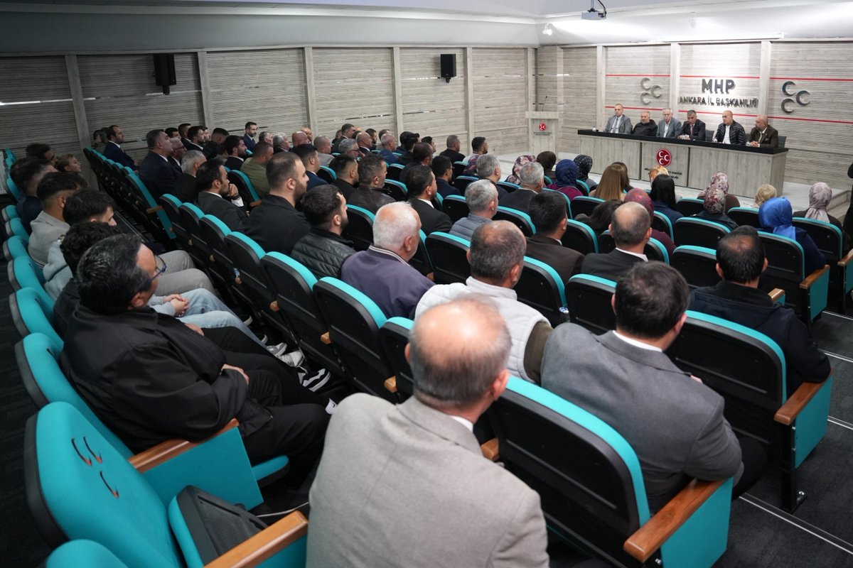 AlpDoganMHP's tweet photo. (Dünden Kalan Paylaşım)

Altındağ İlçe Başkanımız Sn. Emin Sıtkı Aktaş ve kıymetli Şehit Ailelerimiz ile birlikte bizlere hayırlı olsun ziyaretinde bulunmuşlardır. Ayrıca istişare toplantısı gerçekleştirdik.

Ziyarette, Şehidimiz Yılmaz Güneş’in kıymetli babası Emin Güneş, Şehidimiz Melih Garip Ünsal’ın kıymetli babası Baki Ünsal ve Şehidimiz Ferhat Muratoğlu’nun kıymetli babası Şener Muratoğlu da yer aldı. Kıymetli ailelerimizin duygu dolu ifadeleri, toplantıya katılan herkese anlamlı anlar yaşattı. Ailelerimiz, Terörsüz Türkiye hedefinin önemine, Bilge Liderimiz Sn. Devlet Bahçeli Beyefendi’nin kararlı duruşuna ve Milliyetçi Hareket Partimizin, vatanımızın bölünmez bütünlüğü için üstlendiği tarihî sorumluluğa vurgu yaptılar. Aziz şehitlerimizin emanetleri olan kıymetli ailelerimizin her daim yanında olmaya devam edeceğiz.

Bilge Liderimiz, Genel Başkanımız Sn. Devlet Bahçeli Beyefendi'nin emrinde; durmadan, yorulmadan, büyük bir azim ve şevk ile çalışacağız.