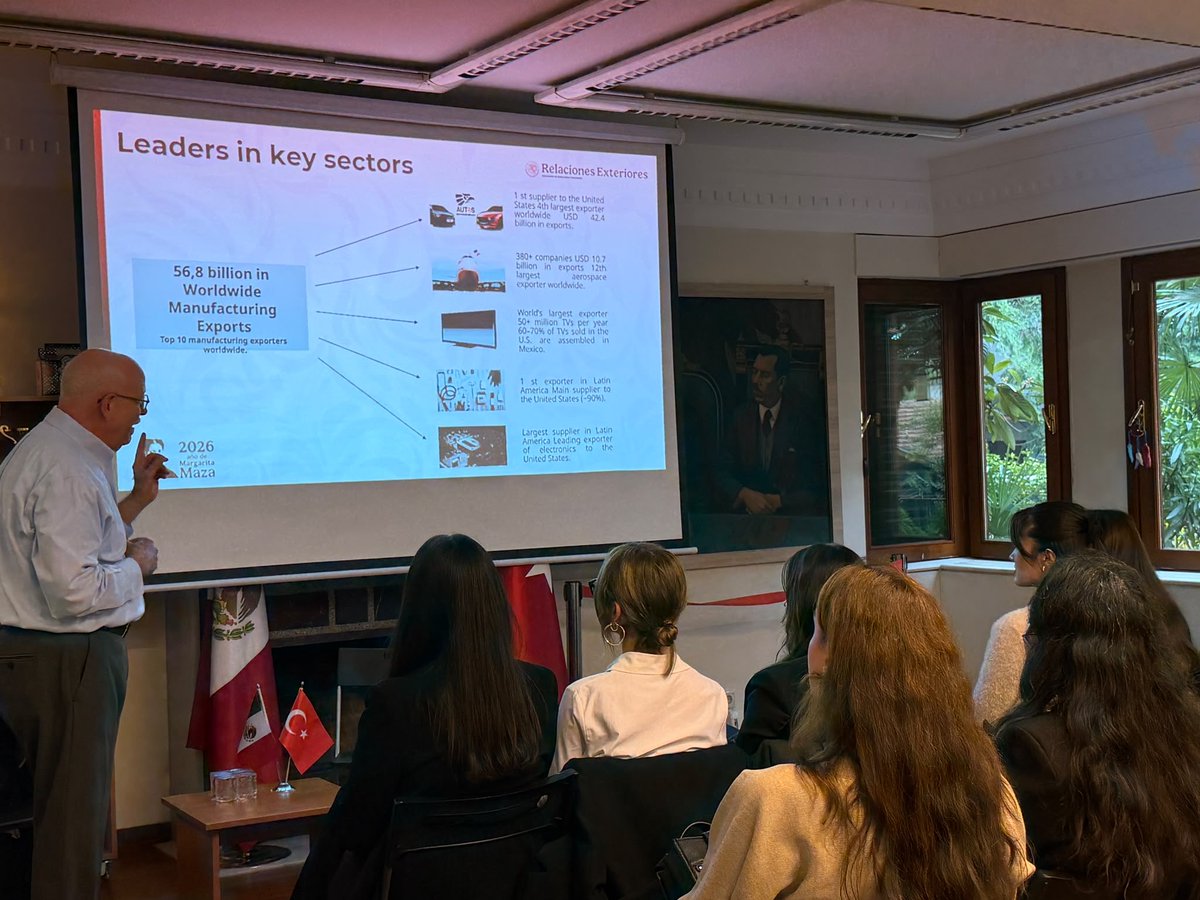 afierrog's tweet photo. En @ConsulmexETB recibimos con gusto esta tarde a un grupo de estudiantes de la Universidad Beykent, a quienes les hablamos sobre la realidad de México, su sociedad, economía y cultura así como las relaciones con Türkiye.
Tuvimos un agradable intercambio. https://t.co/5Pw4BKNXCa