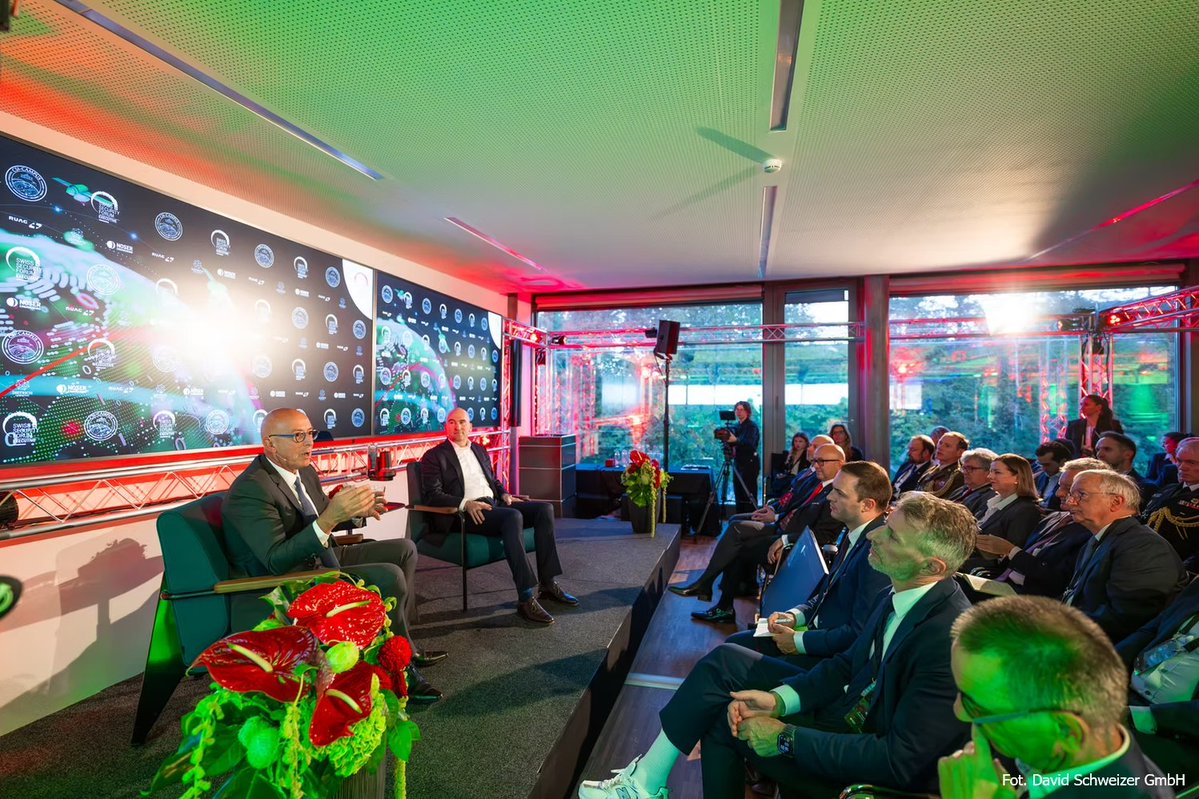 PLinSwitzerland's tweet photo. 🇨🇭🇵🇱 Jak technologie zmieniają obronność? 
12.10 cda a.i. RP Marek Prawda oraz attaché obrony płk Paweł Piecyk uczestniczyli w spotkaniu Swiss Security Forum w Thun. Rozmowy dotyczyły cyfrowej przyszłości sił zbrojnych, innowacji i odporności na zagrożenia.

#MSZ_RP #MON_GOV_PL https://t.co/ePVn1GGmdR