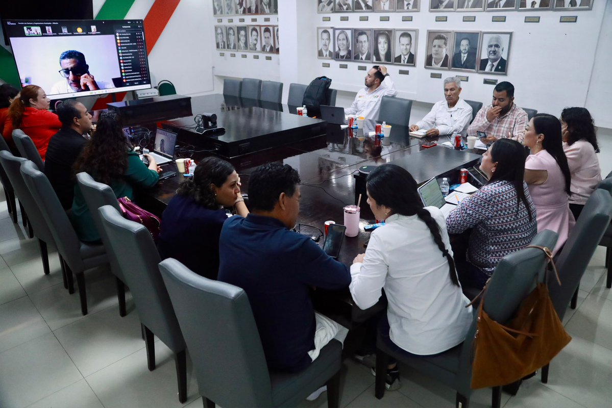 danisotto's tweet photo. Seguimos trabajando en equipo y fortaleciendo el diálogo con los sectores y organizaciones de nuestro partido en todo Durango. 🤝❤️

Hoy nos reunimos vía Zoom para compartir ideas, sumar esfuerzos y seguir construyendo juntos un PRI cercano a su gente y presente en cada rincón del estado.

¡Porque cuando trabajamos en equipo, llegamos más lejos! 🔥

¡El PRI está más vivo que nunca!