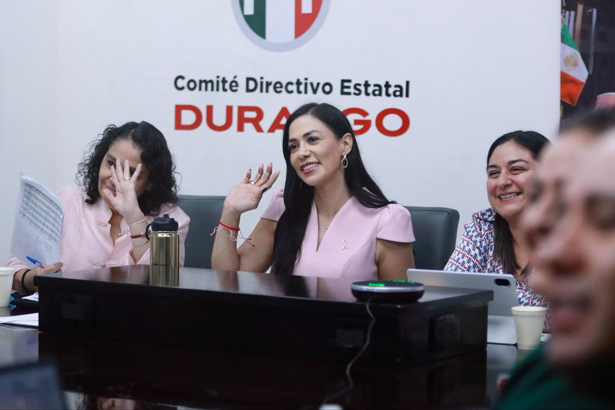 danisotto's tweet photo. Seguimos trabajando en equipo y fortaleciendo el diálogo con los sectores y organizaciones de nuestro partido en todo Durango. 🤝❤️

Hoy nos reunimos vía Zoom para compartir ideas, sumar esfuerzos y seguir construyendo juntos un PRI cercano a su gente y presente en cada rincón del estado.

¡Porque cuando trabajamos en equipo, llegamos más lejos! 🔥

¡El PRI está más vivo que nunca!